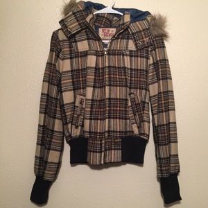 Plaid winter coat 3-$30🌈